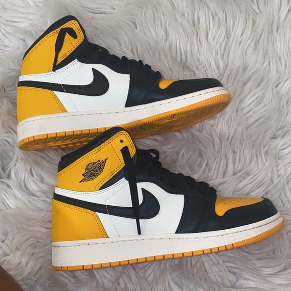 Jordan 1 Retro High OG ‘Yellow Toe’ - Picture 9 of 11